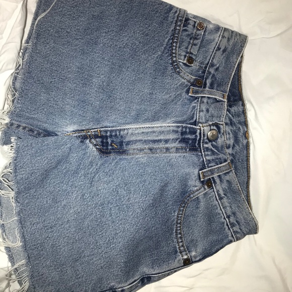 High waisted Levi Shorts - Picture 3 of 4